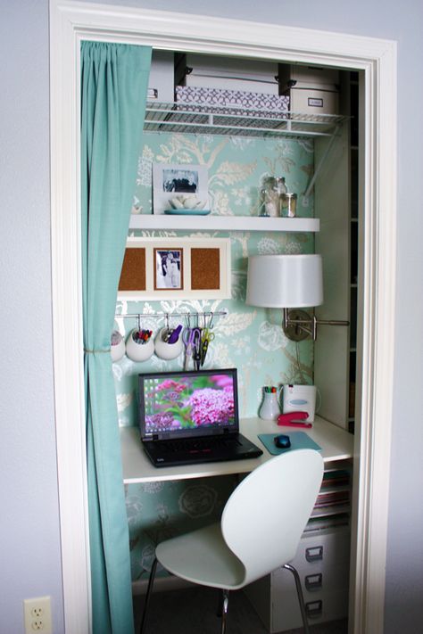 converting a closet into an office Gorgeous Closet, Closet Desk, Clever Closet, Home Office Closet, Creative Closets, Tiny Office, Closet Office, Open Closet, Organization Inspiration