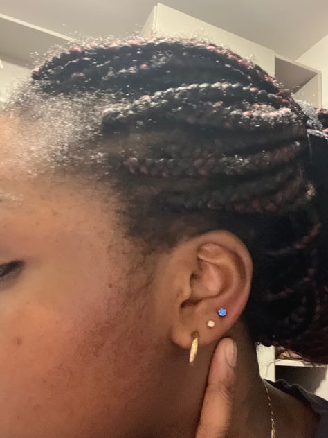 Triple Lobe Piercing Studs, Ear Piercings On Black Women, Four Lobe Piercings, Triple Lobe Piercing Ideas, Girl Piercings, Triple Ear Piercing, Triple Lobe, Triple Lobe Piercing, Triple Piercing