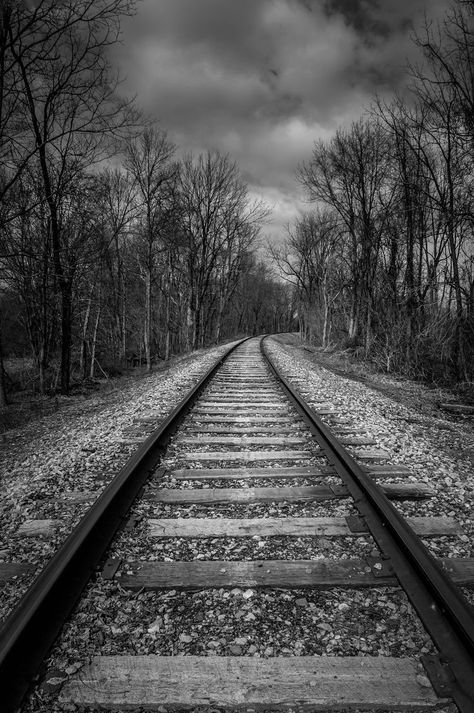 Realistic Tattoo Ideas, Train Tracks Photography, Che Guevara Art, Dream Pictures, Realistic Tattoo, Railroad Photography, Black And White Landscape, Dslr Background Images, Train Pictures