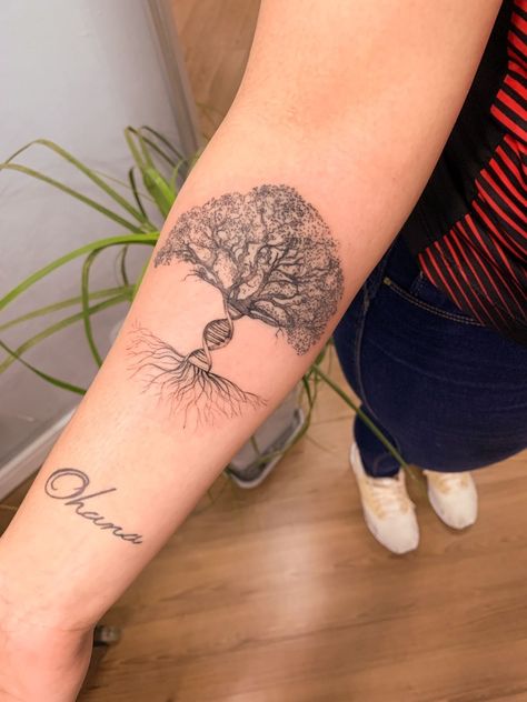 Dna Tree Tattoo Design, Family Tree Spine Tattoo, Dna Tattoo With Names, Tree Of Life Dna Tattoo, Dna Tattoo Family, Dna Tree Tattoo, Dna Tattoo Ideas, Dna Tattoo Design, Sean Tattoo