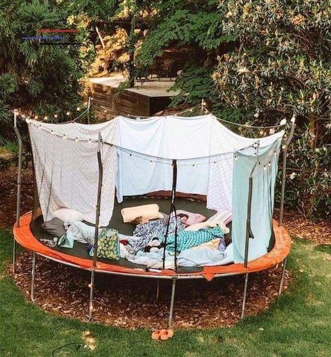 Parents are transforming their old trampolines into comfy summer dens - and they look amazing Old Trampoline, Sleepover Room, Kids Sleepover, Dream Dates, Backyard Camping, Fun Sleepover Ideas, Summer Plans, Trampolines, Summer Goals