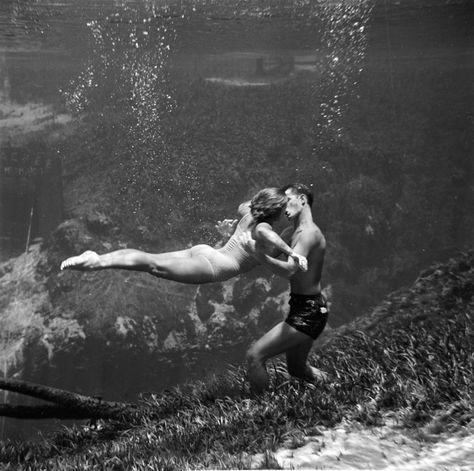 One of the Weekiwachee Mermaids of Florida in an underwater embrace. Circa 1950 Crazy Kiss, A Thousand Kisses Deep, Underwater Kiss, Couples Vintage, Alfred Lord Tennyson, National Geographic Magazine, Chris Wood, Photo Couple, Time Flies