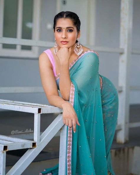 rashmi gautam saree Tv Actress In Saree, Actress In Saree, Rashmi Gautam, Hot Women Dress, Madhuri Dixit, Saree Models, Blue Saree, Dress Indian Style, Beautiful Women Over 40