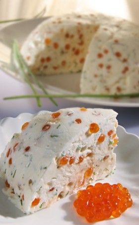 Caviar Recipes Dinners, Caviar Pie, Caviar Appetizers, Russian Easter, Salmon Caviar, Gaps Recipes, Lake House Food, Caviar Recipes, Gelatin Recipes