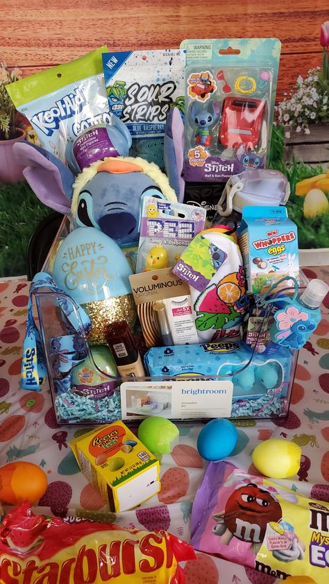 Lilo And Stitch Gift Ideas Diy, Last Minute Easter Basket Ideas, Family Easter Basket Ideas, Teenager Easter Basket Ideas, Easter Basket Ideas For Boyfriend, Stitch Gift Basket, Easter Basket For Boyfriend, Easter Basket For Him, Stitch Easter Basket