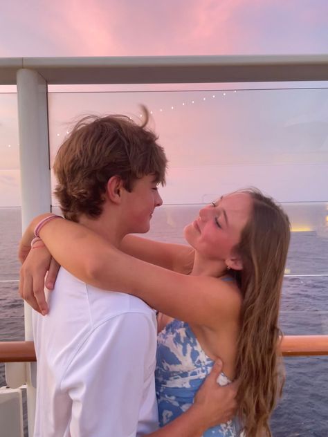 Summer Picture Poses Couple, Cruise Romance, Bf Bf, This Kind Of Love, Summer Picture Poses, Dream Lover, Teenage Love, Star Crossed Lovers, Couples Vibe