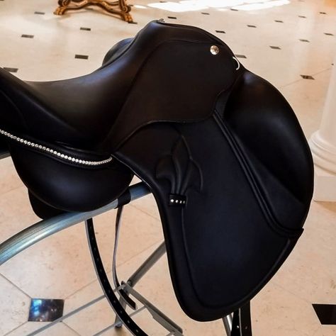 Pretty Saddles, Year Goals, Dressage Saddle, Custom Horse, Horses For Sale, Horse Saddles, Horse Tack, Christmas Wishlist, Dressage