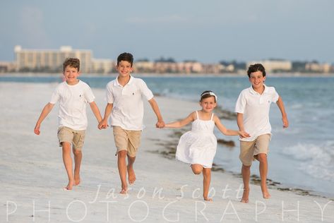 Family Beach Portraits by Jason Scott Photography - Family Pictures on Siesta Key Beach, Longboat Key, Englewood Beach, Venice Beach, or Anna Maria Island Sibling Beach Pictures, Family Beach Photo Ideas, Beach Photo Poses, Beach Pic Ideas, Beach Pictures Kids, Color Photoshop, Family Beach Portraits, Beach Photo Ideas, Siesta Key Beach