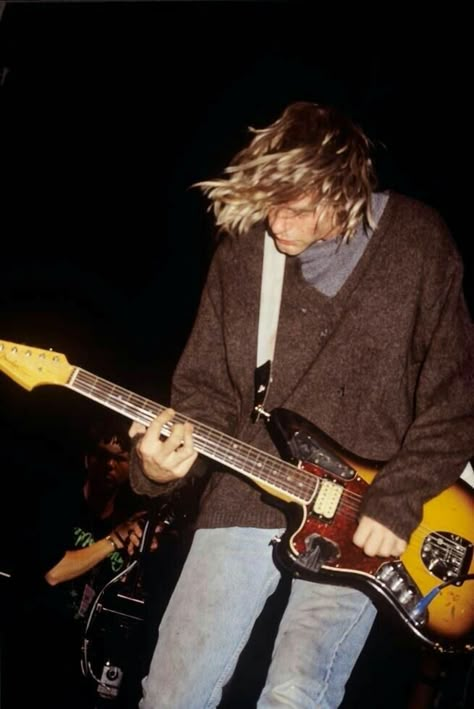 Kurt Cobain Style, Nirvana Live, Kurt Cobain Photos, Donald Cobain, Nirvana Kurt Cobain, Nirvana Kurt, Smells Like Teen Spirit, Musica Rock, I'm With The Band