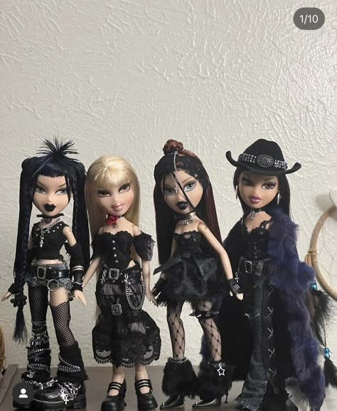 Bratz Black Outfit, Rockstar Bratz, Goth Bratz Doll, Bratz Dolls Original, Emo Bratz, Goth Bratz, Bratz Aesthetic Outfit, Bratz Outfit, Bratz Fashion