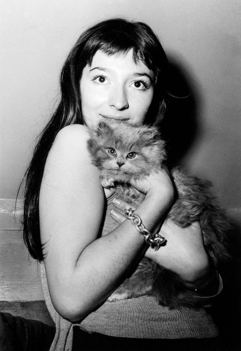 Juliette Greco, Happy Pills, Vintage Life, Vintage Photographs, Cut And Color, Summer Hairstyles, Beautiful People, Feline, D Art