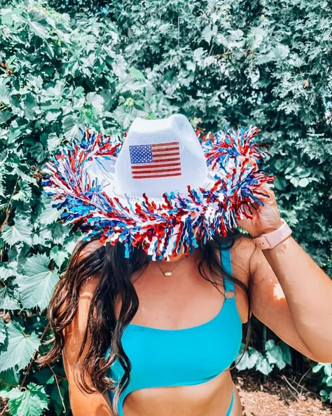 Patriotic Cowboy Hat, Diy Fourth Of July Outfit, Usa Cowgirl Hat, Usa Cowboy Hat Diy, Fourth Of July Cowgirl Hat, 4th Of July Ideas With Friends, Red White And Blue Cowboy Hat, 4th Of July Cowgirl Hat, Fourth Of July Cowboy Hat Diy