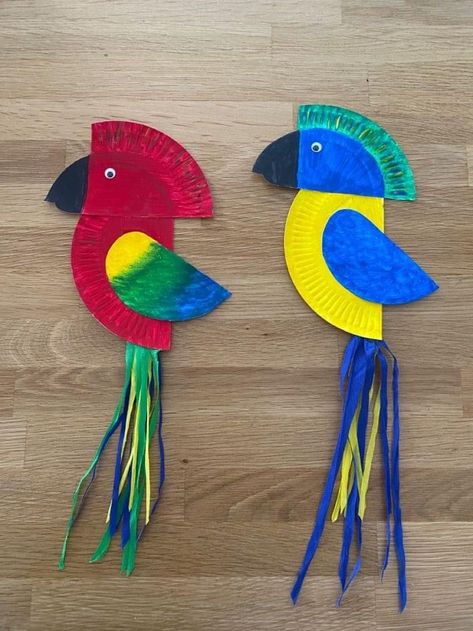 Toddler Art Crafts, Jungle Crafts For Kids, Animal Arts And Crafts, Paper Plate Bird, Parrot Craft, Paper Plate Art, Homeschool Art Projects, Jungle Crafts, Craft Work For Kids