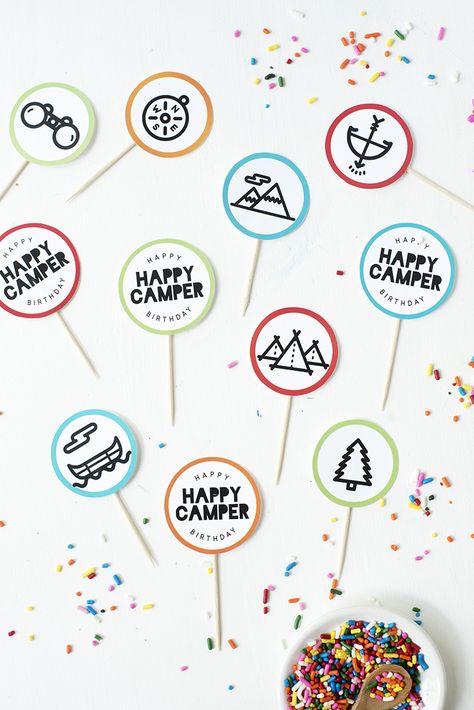 We've designed Free Printable Camping Party Cupcake Toppers for your happy camper. It's a great way to celebrate your kiddo who loves camping. Camping Cupcake Toppers, Camping Party Foods, Kids Camping Party, Camping Baby Shower Theme, Camping Cake, Camping Diy Projects, Camping Theme Birthday, Camp Party, Cupcake Toppers Free