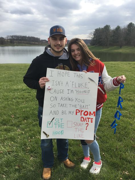 Country Promposal, Sadies Ideas, Fishing Promposal, Country Homecoming, Dance Asks, Creative Prom Proposal Ideas, Dance Proposals, Cute Promposals, Cute Proposal Ideas