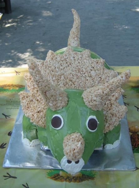 Triceratops Cake, Dinosaur Cake Tutorial, Make A Dinosaur, Savory Cakes, Dino Cake, Cake Writing, Dinosaur Theme Party, Dinosaur Cake, Dino Birthday