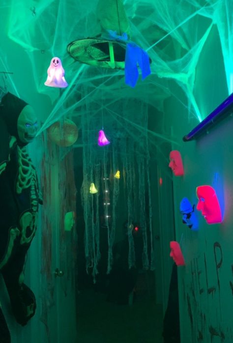 Glow In Dark Halloween Party, Diy Halloween Decorations Neon, Halloween Party Glow In The Dark, Glow In The Dark Halloween Party Ideas, Haunted House Ideas For School, Black Light Halloween Party, Glow In The Dark Halloween Decorations, Blacklight Halloween Party, October Event Ideas