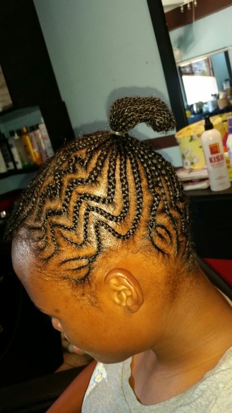 Zigzag Cornrows Zigzag Cornrows, Cornrows Natural Hair, Natural Hair Woman, Natural Hair Stylists, Feed In Braids Hairstyles, Feed In Braid, Artistic Hair, African Dresses For Women, Zig Zag