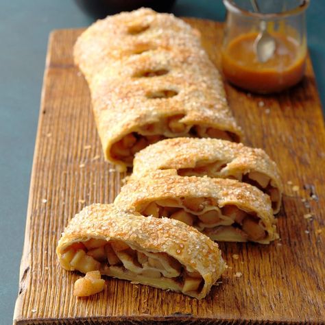 Caramel Apple Strudel Apple Turnover Recipe, Strudel Recipes, Apple Strudel, Puff Pastry Recipes, Thanksgiving Desserts, Apple Desserts, Inspired Recipes, Pastry Recipes, Fall Desserts