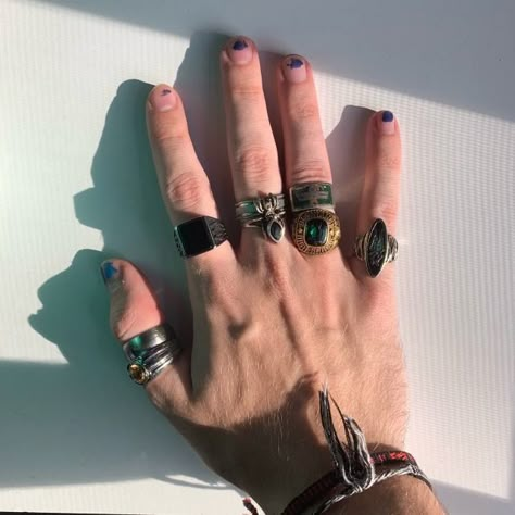 Man Wearing Rings, Hands With Rings Men, Edgy Mens Jewelry, Man With Jewelry, Rings On Men, Men With Rings, Masc Hands With Rings, Rings Men Aesthetic, Masc Grunge Rings