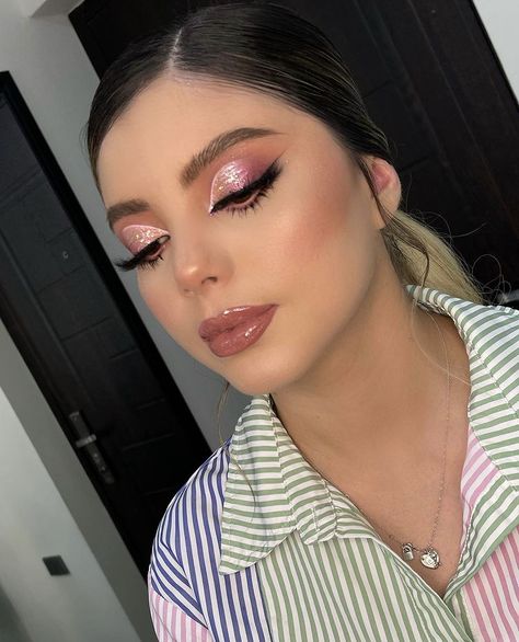 Quinceañera Makeup Ideas, Social Glam Makeup, Glam Pink Makeup, Mauve Makeup Look, Xv Makeup, Pink Glam Makeup, Makeup Rosa, Makeup Soft Glam, Makeup Social