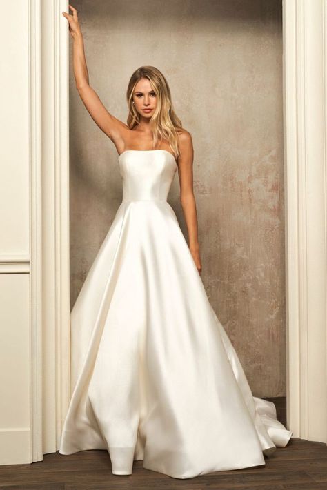 Big Strapless Wedding Dresses, Elegant Wedding Dress Strapless, Classic Strapless Wedding Dress, A Line Simple Wedding Dress, A Line Strapless Wedding Dress, Obx Script, Strapless Satin Wedding Dress, Beauty And The Beast Wedding Dresses, Italy Wedding Dress