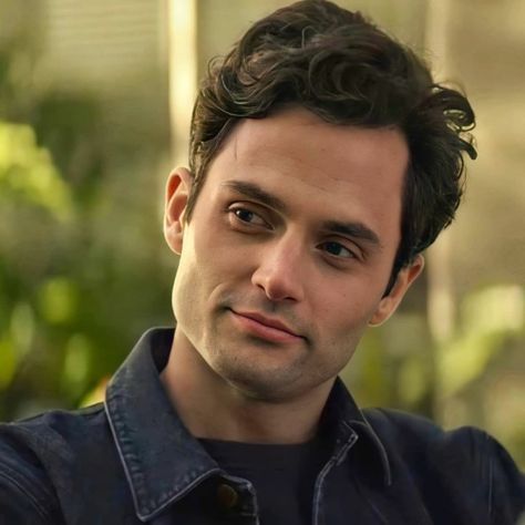 Pen Badgley, Infj Characters, Male Haircuts Curly, Joe Goldberg, Gossip Girl Reboot, Penn Badgley, Grunge Guys, Bola Basket, Artsy Photos