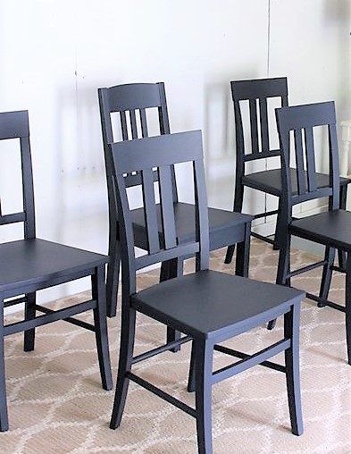 The easiest clear coat varnish I've used for painted furniture | easy top coat finish | Clear coat over paint | Best clear coat for furniture | stowandtellu.com | #easy #topcoat #varnish #clear #coat #finish #paint #favorite Spray Paint Chairs, Paint Magic, Chalk Painting, Coat Paint, Black And White Theme, Color Me Beautiful, Black Bar Stools, Room Update, Painted Chairs