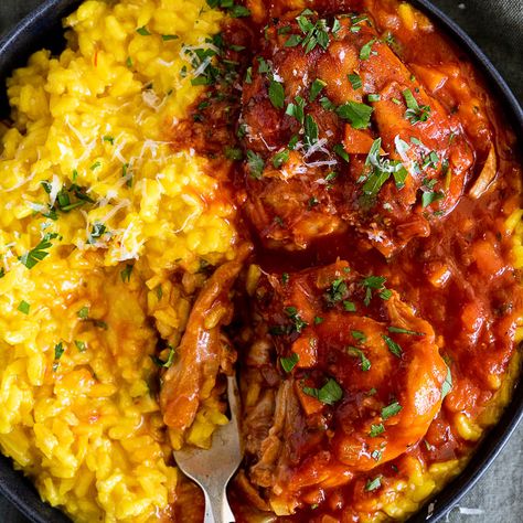 Braised chicken Osso Buco with Risotto Milanese - Simply Delicious Braised Chicken Recipes, Milanese Recipe, Italian Stew, Risotto Milanese, Creamy Risotto, How To Make Risotto, Braised Chicken Thighs, Chicken Risotto, Poultry Dishes