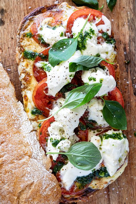 Recept Sandwiches, Mozzarella Sandwich, Caprese Recipes, Caprese Sandwich, Best Sandwich Recipes, Caprese Pasta Salad, Ciabatta Bread, Caprese Chicken, Delicious Sandwiches