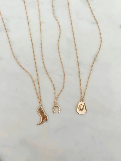 Looks Country, Estilo Country, Gold Filled Necklace, Jewelry Accessories Ideas, Dope Jewelry, Jewelry Lookbook, Gold Necklaces, Girly Jewelry, Jewelry Inspo