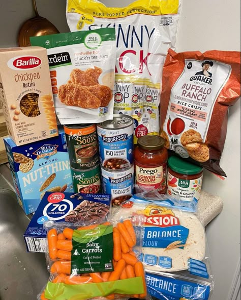 Low Calorie Grocery Haul, Healthy Snacks Grocery Store, Healthy Walmart Snacks, Healthy Snacks From Grocery Store, Grocery Store Snacks, Snack Haul, Healthy Lunch Snacks, Healthy High Protein Meals, Store Snacks