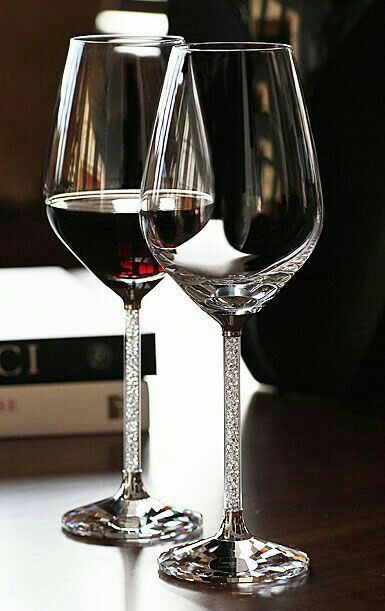 Wine Delivery, Red Wine Glasses, Wine Wednesday, Wine Art, Wine Clubs, Fine Wine, Wine Cooler, Wine Cellar, Stemware