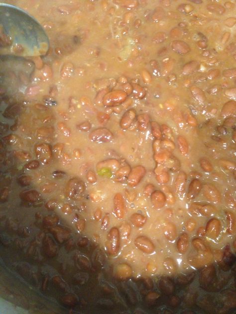 Cafe Rio Pinto Beans Costa Vida Refried Beans, Cafe Rio Pinto Beans Recipe, Cafe Rio Beans, Cafe Rio Recipes, Cheapest Meals, Meals For Large Families, Navajo Tacos, Country Cafe, Pinto Bean Recipes