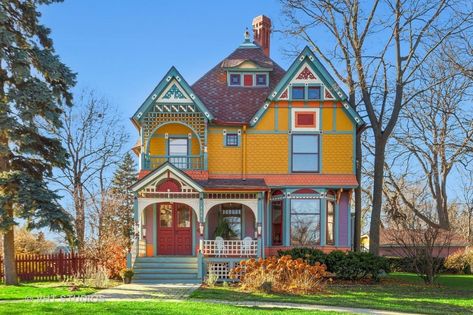 Built in 1890, the four-bedroom house has a raft of original features, including a two-story bay window and lattice along the porch caves. Painted Lady House, Queen Anne House, Folding Glass Doors, Porch Roof, Pacific Grove, Historic District, Coastal Cottage, Historic Home, Woman Painting