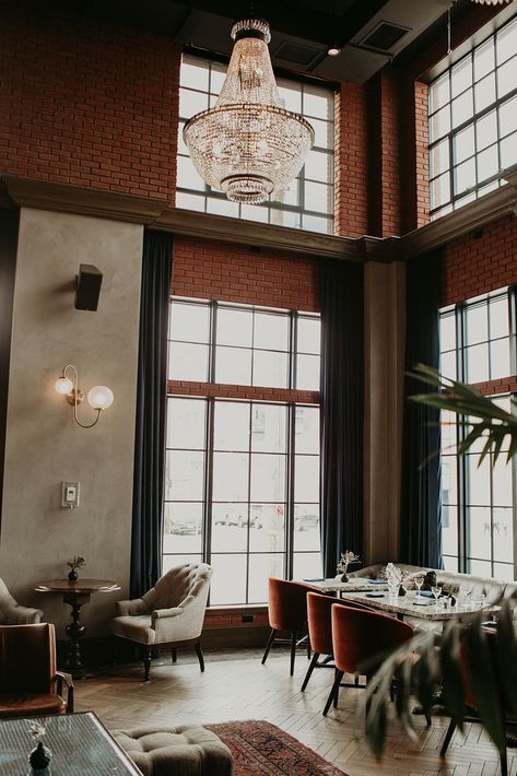 Elegant and Industrial Reception at The Ramble Hotel in Denver, Colorado The Ramble Hotel, Industrial Hotel Lobby, Dining Room Table Decor Modern, Rustic Modern Dining Room, Ramble Hotel, Deep Color Palette, Boutique Hotel Lobby, Industrial Reception, Aspen Lodge