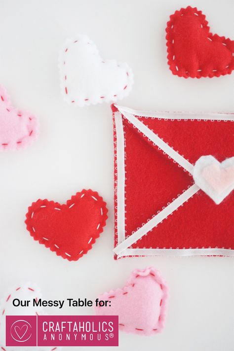 Easy Felt Envelope for Valentine's Day - Valentine's Day Craft Painted Letters On Wood, Felt Envelope, Easter Bunny Gifts, Free Printable Tags, Cute Envelopes, Valentine's Day Printables, Bunny Gifts, Painted Letters, Wreath Tutorial