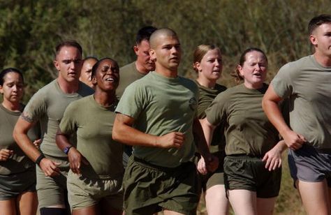 The Marine Corps physical training program is rigorous. Throughout basic training, your cardiovascular system, muscular strength and mental endurance are tested. You will have to complete multiple exercises in unpredictable situations and surroundings. Army Basic Training, Army Workout, Basic Military Training, Military Workout, Navy Girlfriend, Army Training, Military Girlfriend, Physical Training, Muscular Strength