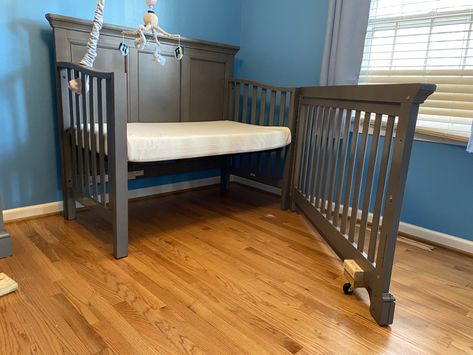 Making a Crib Accessible at a Low Cost Diy Crib, Small Bed, Low Cost, Convertible Crib, Building Plans, Baby Cribs, Daybed, Baby Bed, Baby Room