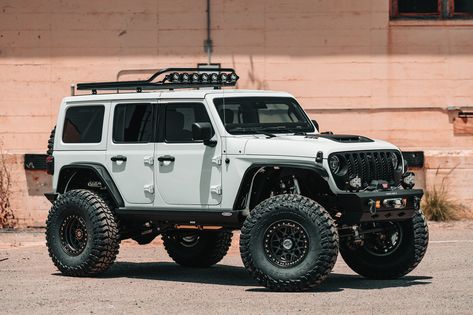 Lifted Jeep Rubicon, Jeep Wrangler White, Mobil Off Road, American Pickup Trucks, Badass Jeep, Jeep Photos, White Jeep, Custom Jeep Wrangler, Jeep Ideas