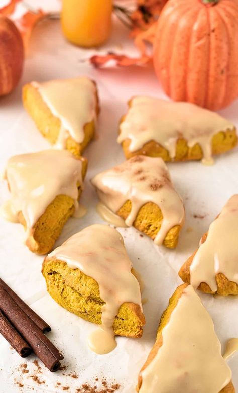 Pumpkin Scones (4 Ingredients) - The Conscious Plant Kitchen Pumpkin Scones Starbucks, Pumpkin Scones Recipe, Foodgawker Recipes, Pumpkin Scones, Starbucks Pumpkin, Starbucks Lovers, Starbucks Copycat, Vegan Pumpkin, Delicious Pumpkin