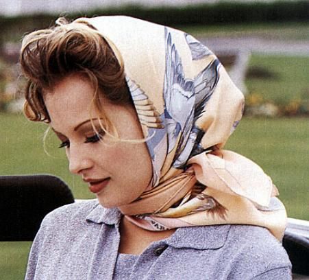 We want to use this type of headscarf because in our flashback to the 1970's this was the fashion and we want Grace to be wearing one of these. Dunner Wordend Haar, Hair Scarf Styles, Head Scarves, Head Scarf Styles, Look Retro, Hair Scarf, Outfit Trends, Bad Hair Day, 가을 패션