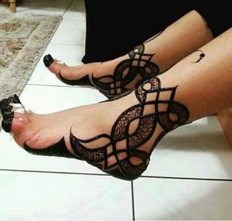 Pin by Aafreendesigner on Mehndi designs | Mehndi designs feet, Unique henna, Henna tattoo designs Foot Mehndi Design, Kashee's Mehndi Designs, Foot Mehndi, Jagua Henna, Unique Henna, Henna Inspired Tattoos, Foot Henna, Designs Mehndi, Legs Mehndi Design