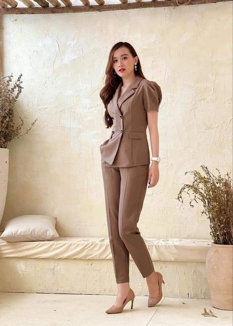 Trouser Pants Outfits, Best Formal Dresses, Chic Work Outfit, Wide Leg Pants Casual, Formal Wear Women, Elegant Dresses Classy, Woman Suit Fashion, Black Bridesmaid Dresses, Classy Dress Outfits