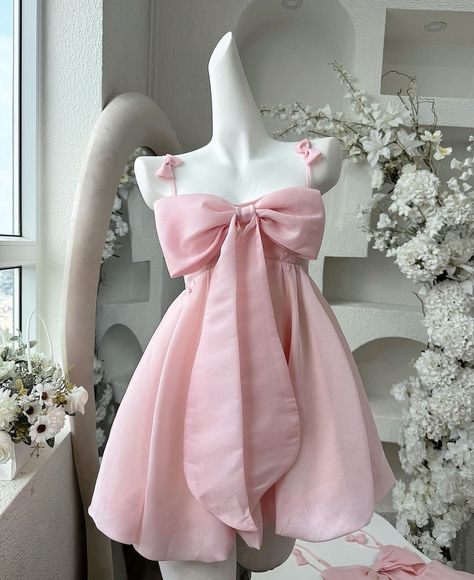 Pink Dress Valentines Day, White Dress With Pink Accessories, Cute Sparkly Outfits, Hoco Dresses 2024 Ideas, Girly Birthday Aesthetic, Coquette Birthday Dress, Light Pink Birthday Dress, Unique Birthday Dresses, Coquette Dress Outfit