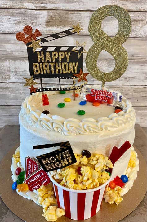 Movie Night Themed Birthday Cake, Movie Night Diy Decorations, Movie Theme Birthday Cake, Movie Birthday Party Cake, Movie Night Cake Ideas, Movie Night Birthday Cake, Movie Night Cake, Movie Birthday Cake, Cake Daisy