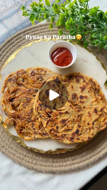 NIDHI JAIN | FOOD BLOGGER on Instagram: "PYAAZ KA PARATHA😋

Guys this super delicious ,quick & chatpata pyaaz ka paratha was so yumm that you must give this one a try....Its a saviour for the days when you dont have veggies in fridge or you dont feel like cooking😋😍

TIP - Highly addictive😋

Follow me on youtube & instagram @cookwithnidhiii 😋

#pyaazkaparatha #pyaazparatha #parathas #easyparatharecipe #easyrecipes #onionparatha #cookwithnidhiii #mumbaifoodblogger #foodblogger #fyp #yummy #quick&easyrecipe #lazycooking" Jain Food, Jain Recipes, Paratha Recipes, Youtube Instagram, Cooking Tips, Food Blogger, Feel Like, Easy Meals, Follow Me