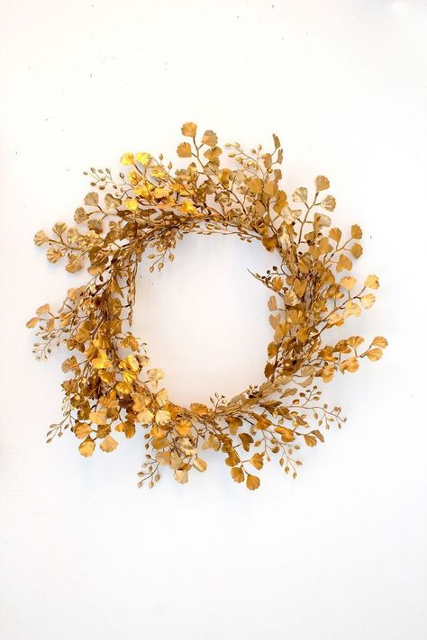 Make this DIY Golden Wreath & Garland. It's perfect for any holiday OR year 'round decor. You'll find it goes with any decor style and is super easy to make! #easy #diy #wreath #garland #gold #holiday #homedecor Style Curator, Golden Wreath, Cloth Diy, Wreath Garland, Gold Wreath, Christmas Decorations Wreaths, Corner Store, Pretty Wreath, Gold Holiday