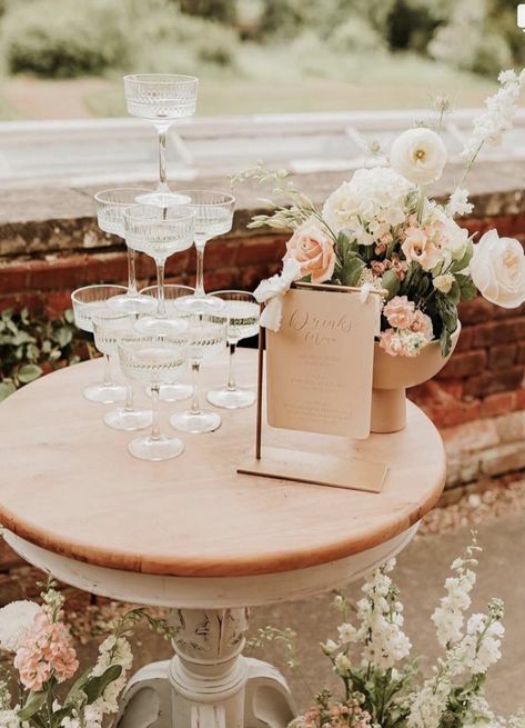 Wedding Drink Table, Champagne Tower Wedding, Elegant Wedding Theme, Paris Theme Wedding, Nude Wedding, Elegant Wedding Themes, Foto Inspo, Wedding Drinks, Fall Bridesmaids