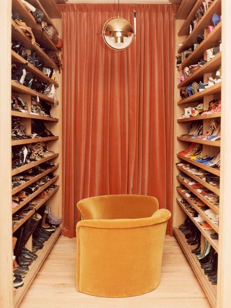 Jenna Lyons Shoe Closet, Jenna Lyons Home, Philip Crangi, Meyer Davis, Bathroom Tour, Soho Apartment, Her Bathroom, Closet Bathroom, Dressing Room Closet